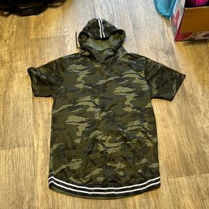 Camo hoodie Tee